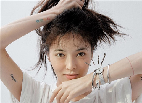 主动聊天幽默的开场白,用“诱饵”句子吸引女生3